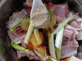 10、椒盐排骨,椒盐。