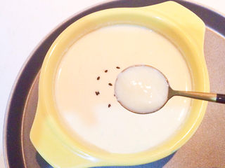 15、姜撞奶,姜撞奶凝固的非常好，像内酯豆腐一样，细腻嫩滑~