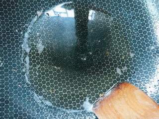 7、鱼头汤,热锅冷油