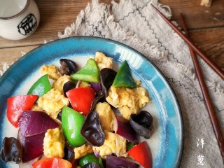 15、洋葱木耳炒鸡蛋#吃出好身材#,快手家常味道。