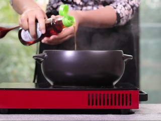 10、滋阴补血海参粥,加入姜丝、盐和香油