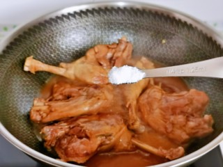 11、酱鸭腿,鸭腿炖烂后，按个人口味加入盐。