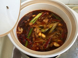 23、山药胡萝卜牛肉煲,大火烧开，转小火煲半个小时