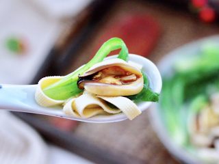 16、上汤豆皮青口小白菜,吃上一口爽歪歪,鲜掉眉毛木有人管。