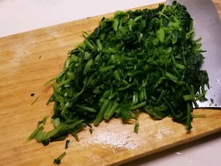 4、蔬菜肉蛋肠,切小段备用