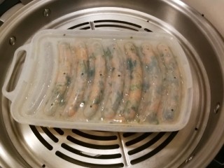 13、蔬菜肉蛋肠,蒸锅水烧开后 上屉 蒸18分钟