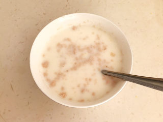 5、小米发糕,调匀后静止5分钟