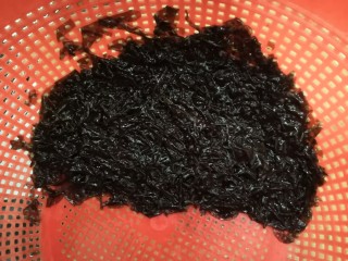 3、紫菜虾皮汤,紫菜泡软后，冲洗干净，沥干水份备用
