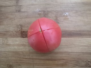 5、紫菜虾皮汤,番茄表面，划十字口