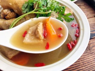 6、榴莲壳炖鸡,