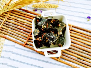 16、滋阴养血阿胶糕,阿胶的微苦、芝麻的香、核桃的脆、红枣枸杞的甜,搭配出丰富滋味