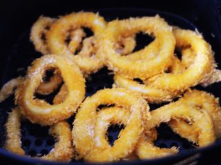20、空气炸锅鱿鱼圈????【宝宝辅食】,颜值担当又美味的鱿鱼圈出锅喽