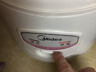 10、地瓜小米粥,按下煮饭功能