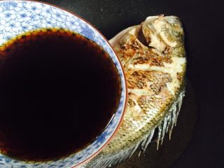 12、美味家烧+红烧鱼,淋入调料汁