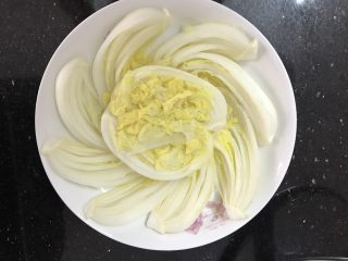 8、上汤娃娃菜,捞出来放盘子里