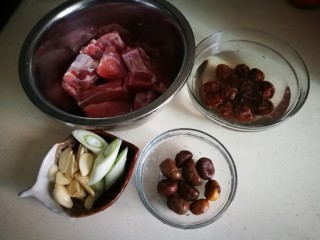 6、话梅烧仔排,所需食材备齐
