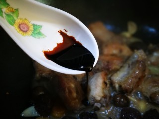 15、话梅烧仔排,出锅前加少许老抽