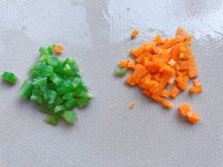 5、【宝宝辅食】鲜虾疙瘩汤,苦瓜切成小丁、胡萝卜切丁