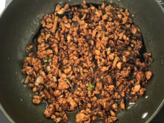 9、肉末粉条,翻炒均匀