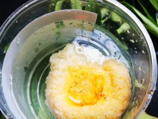 2、银耳羹,泡1.5小时