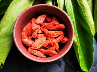 9、银耳羹,出锅放枸杞，不用炖煮