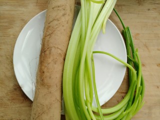 1、西芹炒山药,准备材料