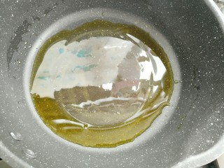 8、西芹炒山药,热锅烧油