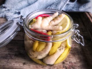 15、柠檬泡椒凤爪,隔夜吃更入味。