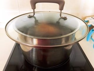 15、红烧肘子,盖上锅盖，大火烧开后小火慢烧60分钟