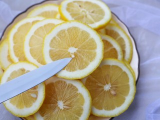 4、柠檬膏,去籽。