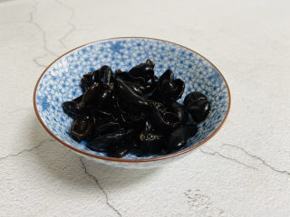 3、黄瓜木耳炒鸡蛋,黑木耳提前泡发