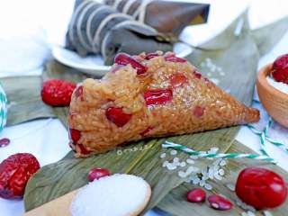 10、红糖红豆蜜枣粽,很多杂粮红豆，让粽子的口感变得非常丰富。