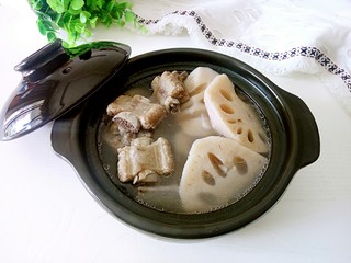 16、#感恩节食谱#莲藕排骨汤,这么冷的天气,来一碗汤让家人喝着暖到心窝里。