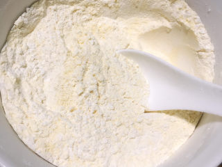 4、小米发糕,搅拌均匀