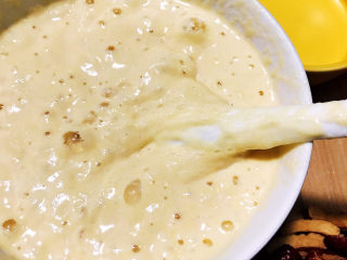 11、小米发糕,1小时后发酵好的状态