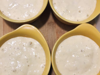 14、小米发糕,倒入发酵好的面糊