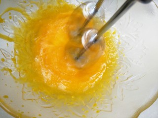 7、宝宝零添加健康零食蛋黄溶豆,中速打发即可