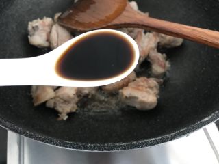 9、糖醋排骨～轻松快手版,加入陈醋3勺