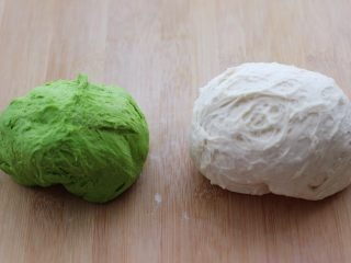 9、翡翠白玉生煎包,醒发好的面团组织是呈蜂窝状态的。