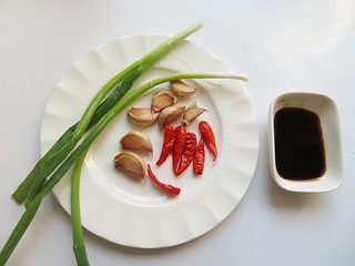 4、红烧鳝鱼,准备好其他材料