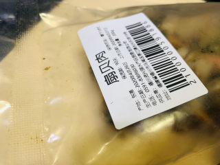 1、韭菜炒扇贝,买一包扇贝肉；