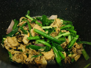 19、韭菜炒扇贝,起锅；