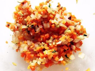 1、健康低卡餐-菠菜早餐面包,盛起备用