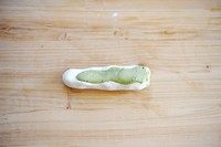 7、双拼抹茶小圆子红豆汤,还可以把抹茶面团和白面团各取一部分，搓成4个长条后（白色两条，抹茶色两条）镶嵌混合。