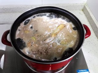 15、笋干老鸭煲（高压锅版）,大火煮2.3分钟