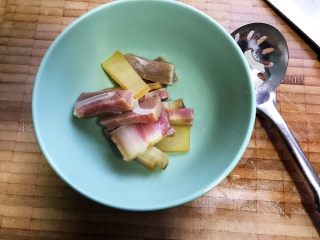 23、笋干老鸭煲（高压锅版）,捞出，控干水分，备用