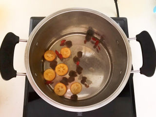 11、桂圆炖蛋,大火烧开