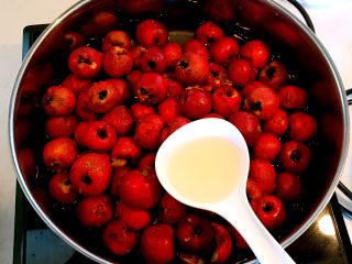 5、山楂糕,加入柠檬汁