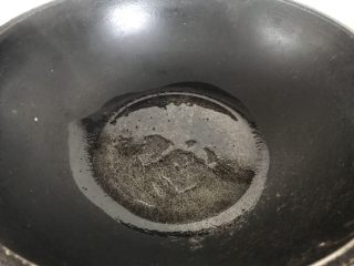 4、家常版拿波里意面,热锅 加少许油