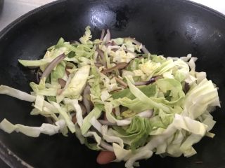 7、家常版拿波里意面,再加入包菜